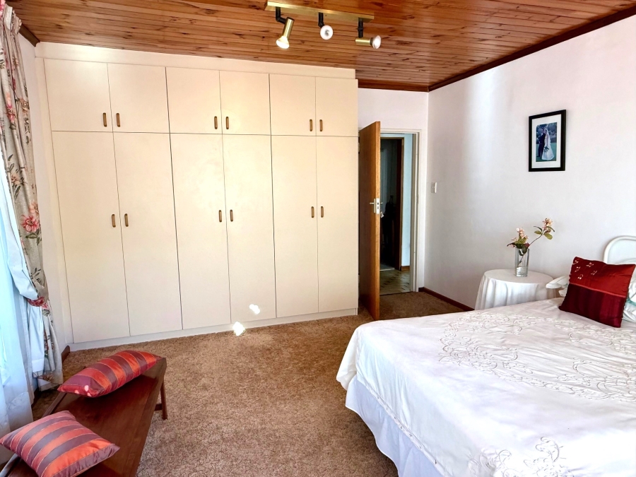 4 Bedroom Property for Sale in Bergzicht Western Cape